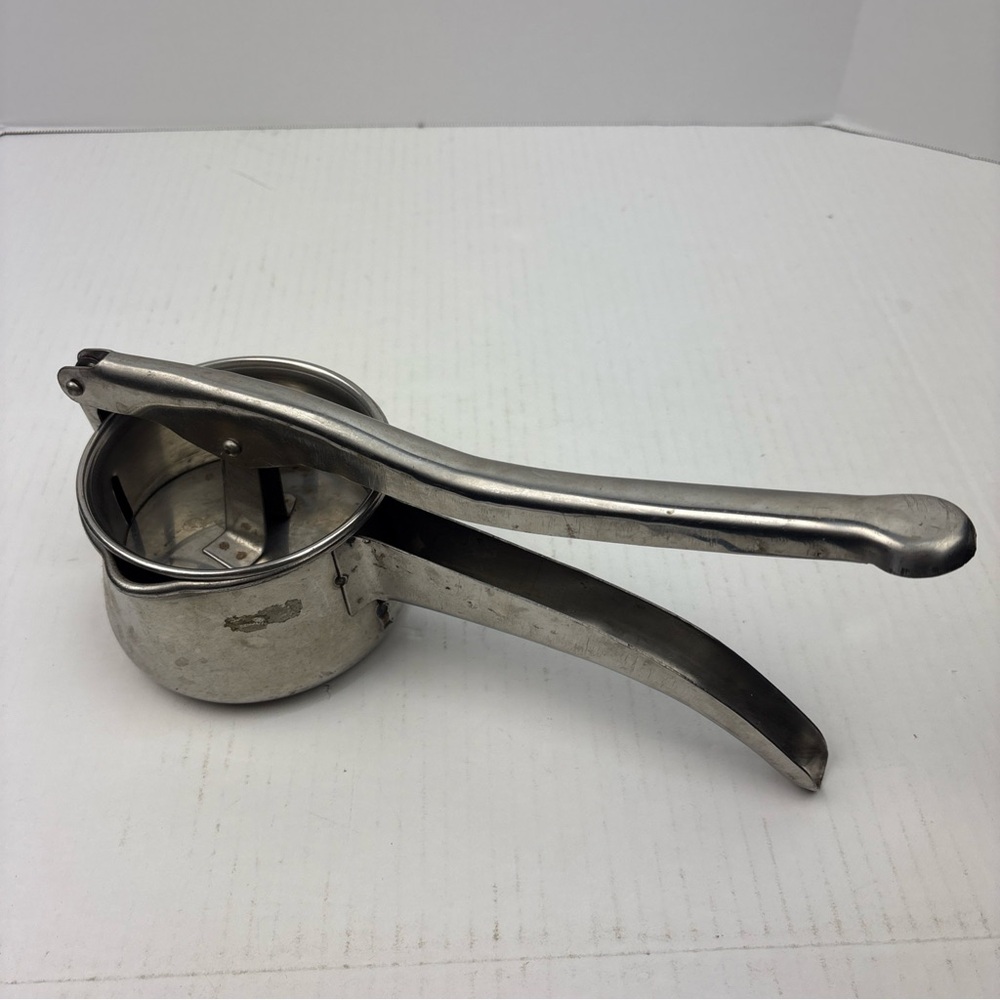 Potato Veggie Ricer Fruit Juicer Press Vintage Stainless Steel Manual Kitchen